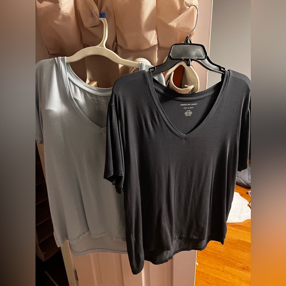2 FOR 8$ American eagle soft and sexy tees
